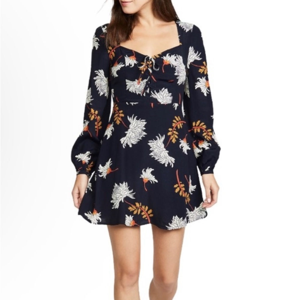 🌱HOST PICK🌱Cupcakes & Cashmere Navy Floral Dress